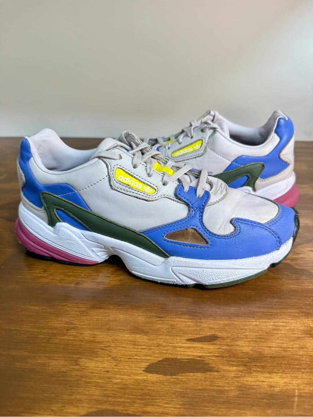 adidas Women’s 7.5 multicolor Falcon originals Retro
